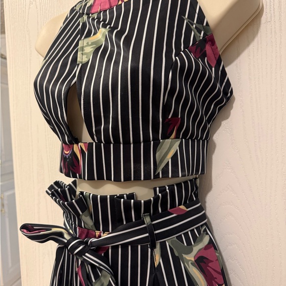 VENUS Black Striped Wide-Leg Pants with Pink Floral Print and top - Picture 3 of 10